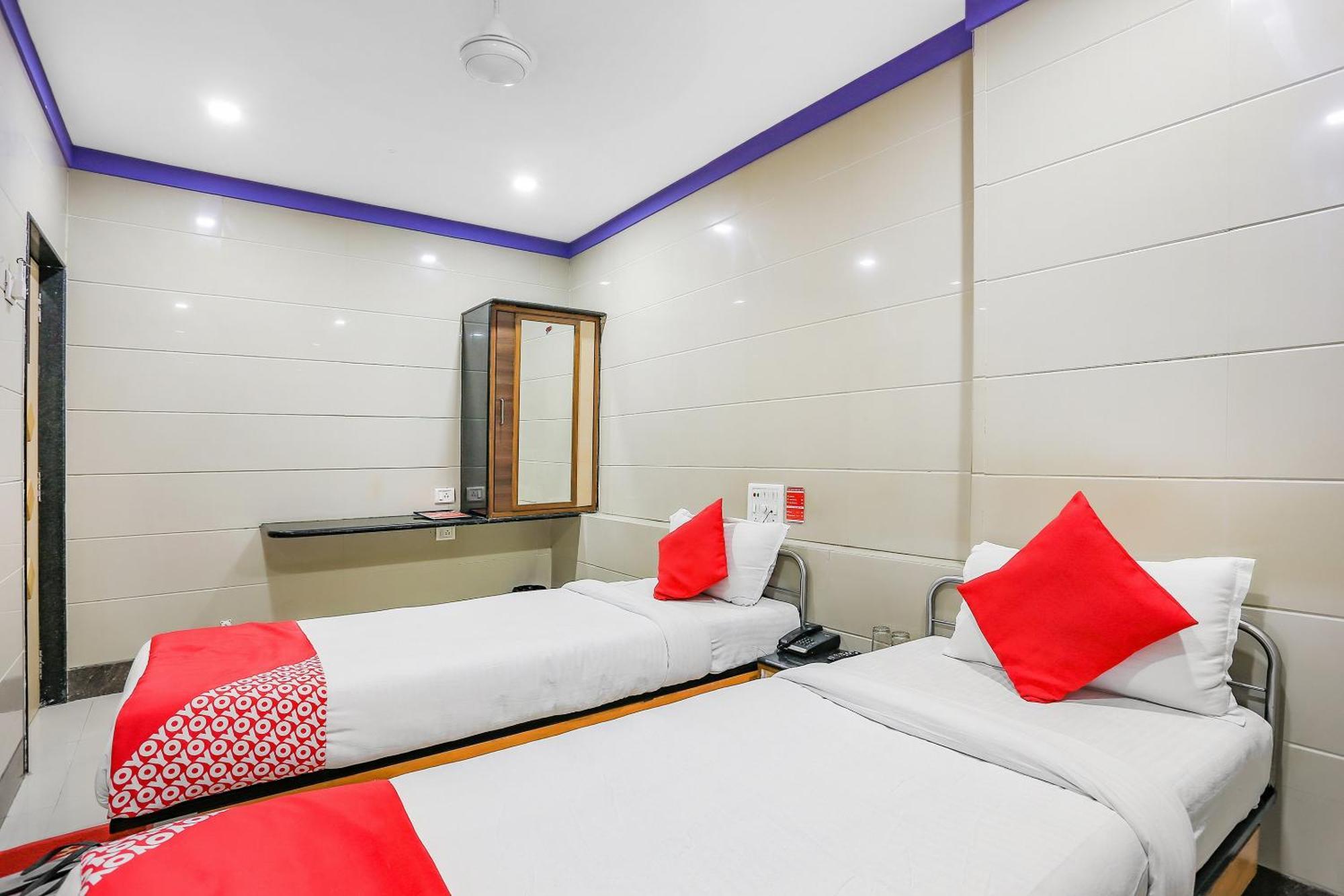 Oyo 10697 Hotel Suraj Inn Surate Exterior foto
