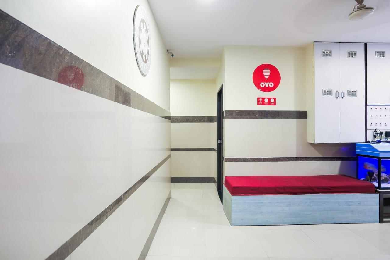 Oyo 10697 Hotel Suraj Inn Surate Exterior foto