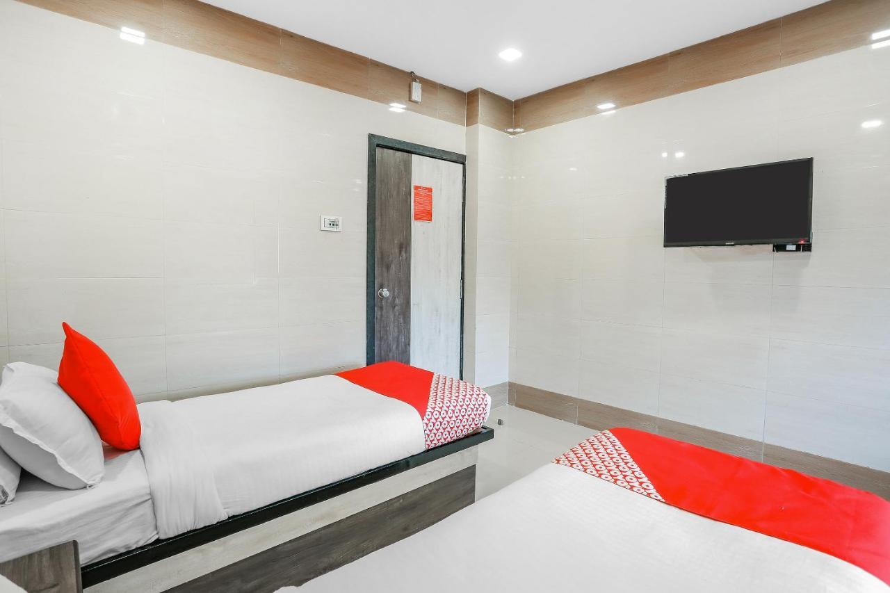 Oyo 10697 Hotel Suraj Inn Surate Exterior foto