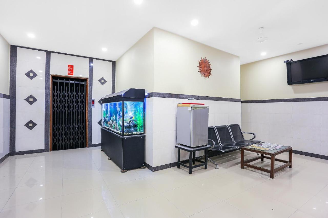 Oyo 10697 Hotel Suraj Inn Surate Exterior foto