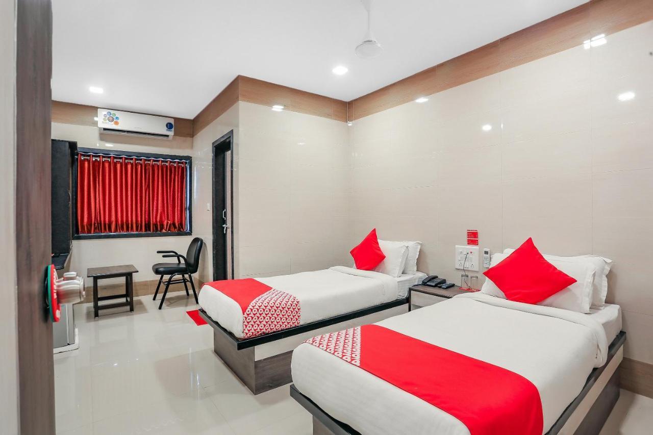 Oyo 10697 Hotel Suraj Inn Surate Exterior foto